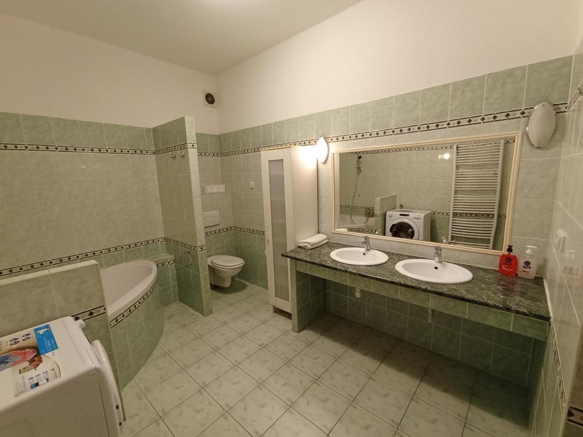 Apartments Captain Flint Prague Praga Exterior foto